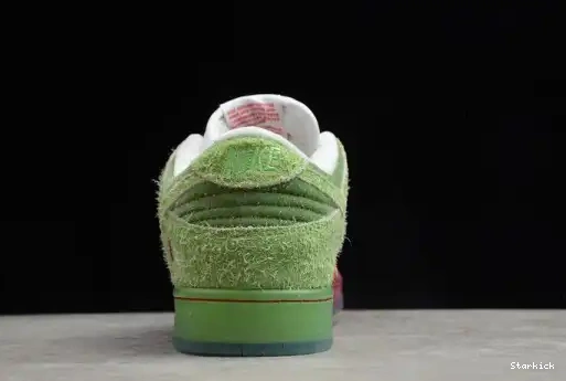 Dunk CW7093-601 Nike low"strawberry cough" SB 0606